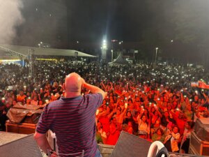 Timóteo: Festival Gospel com Mattos Nascimento lota praça da cidade soaquinoticias